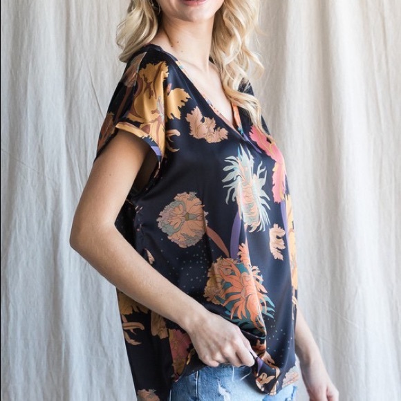 💄JODIFIL Black print top💄 - Picture 7 of 7